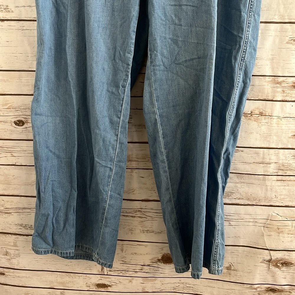 NWOT Torrid Light Blue Chambray Wide Leg Jeans - Picture 4 of 7